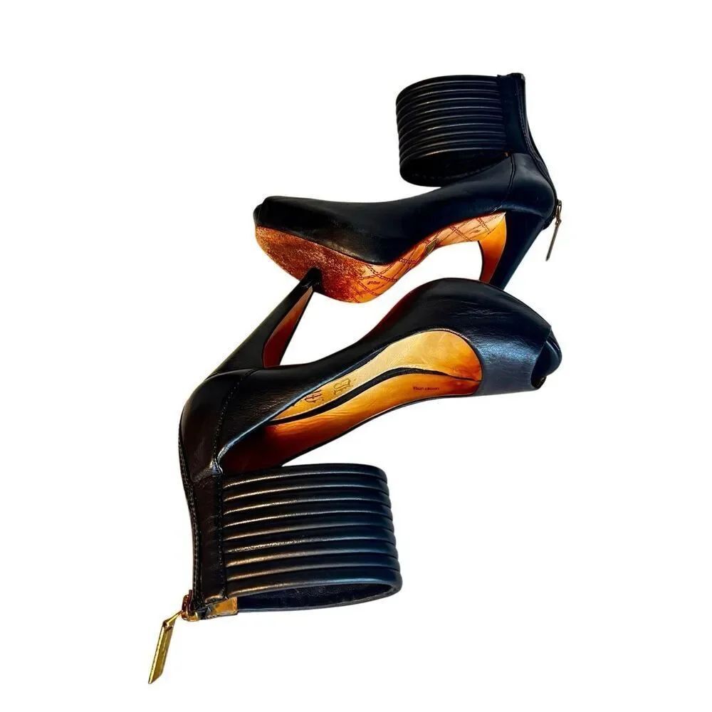 L.A.M.B. LAMB Black Leather Cuff Stilettos Peep Toe Heels Y2K Designer Size 6M - Picture 9 of 16